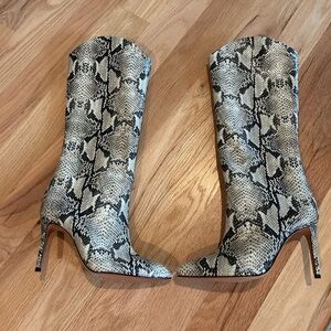 Schutz Maryana Boot size 9B